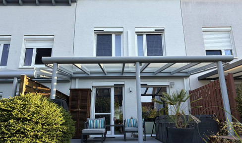 Modernized, high-quality townhouse in Pattonville, with solar panels and air conditioning, offering a secure investment for the future.
