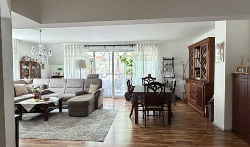 100m² Wohnung mit Fußbodenheizung, Klimaanlage, Balkon, 2 PKW Stellplätze