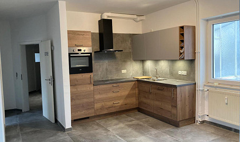 Apartment in the city center with a balcony and parking space.