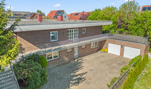 Detached house with a separate apartment in Lübeck, for sale by owner - Live and work under one roof.