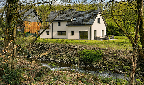 Haus am Bach in Odenthal nach KFW 55 EE Standard inkl WP Klima Solar und Wallbox