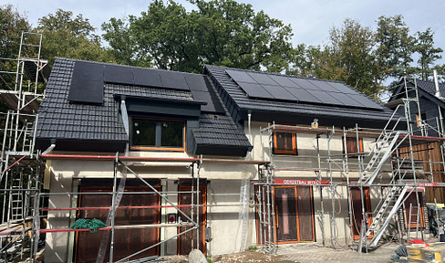 Odenthal Kernsaniert ihr Haus am Bach mit Wärmepumpe, PV, Klima & Wallbox