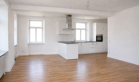 Großer Wohn-Essbereich in charmanter Maisonette-Wohnung