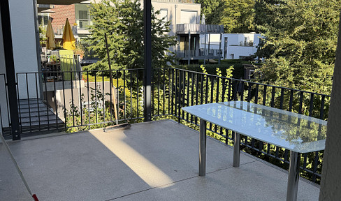 4 rooms with a park view – newly renovated in a historic building that has been energetically upgraded.