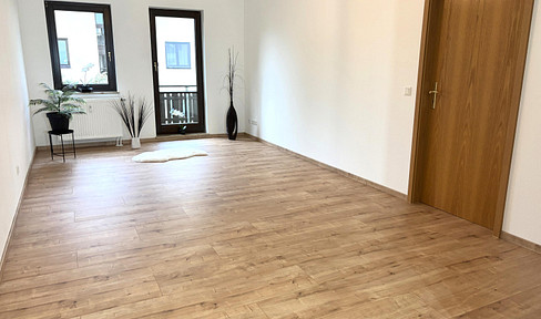 Newly renovated, stylish 2-room apartment with a south-facing balcony, available for the first time. (Located in Machern.)
