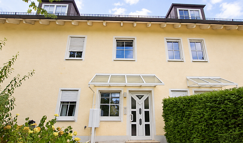 Traumhafter Blick ins Grüne- sehr helle, luftige DG-Wohnung in Waldtrudering