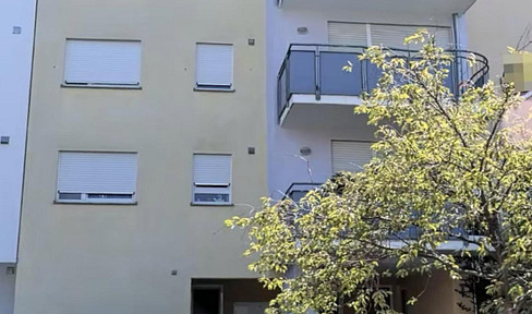 Komplett sanierte 3,5 Zimmer Wohnung mit Aufzug und Garage