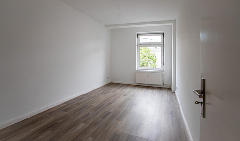 Helle sanierte 2-Zimmer-Altbauwohnung mit Einbauküche im Reiherstiegviertel
