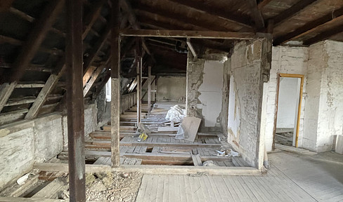 DG-Rohbau mit Vision – 220 m² & genehmigter Dachterrasse, Dachsanierung notwendig
