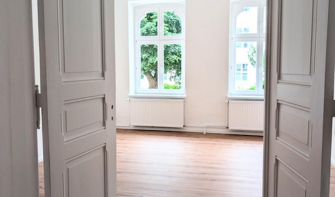 Stilvoll renovierter Altbau - Einzigartige 4-Raumwohnung bezugsfertig in der Greifswalder Innenstadt