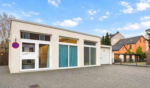 Versatile commercial space in the courtyard – ideal for use as storage, a studio, or a hobby room.