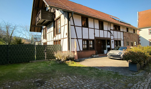 Dreamlike, modernized courtyard estate in the beautiful Odenwald region.