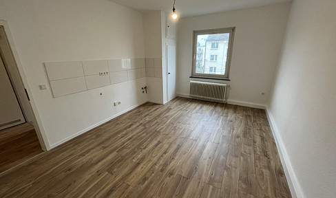 renovierte 3-Zimmer-Wohnung mit Balkon und bester Verkehrsanbindung