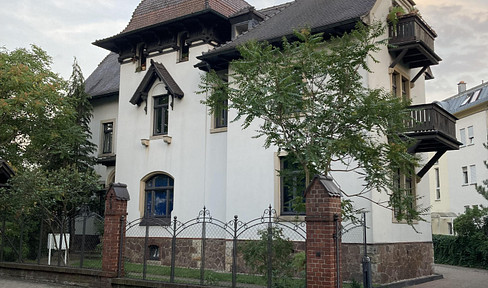 Schöne 1-Zimmer Dachgeschosswohnung in denkmalgeschützter Villa in zentraler Lage von Radebeul