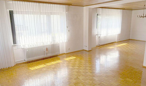 Beautiful 3.5-room apartment with a large balcony and fitted kitchen, located in Karlsruhe - Neureut.