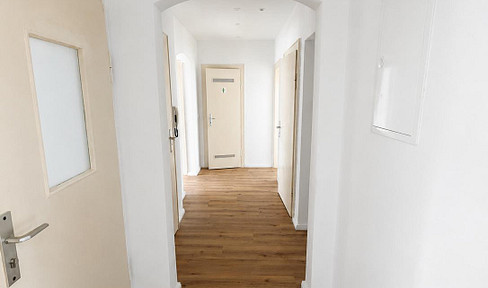 Teil-Renovierte helle 4,5 Zimmer Wohnung mit Balkon