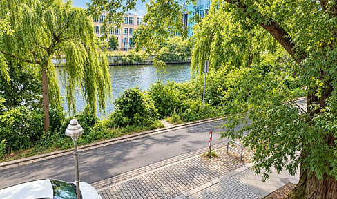 Bezugsfreie 1,5-Zimmer-Wohnung mit traumhaftem Spreeblick – ruhig, zentral und modernisiert