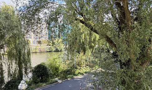 Bezugsfreie 1,5-Zimmer-Wohnung mit traumhaftem Spreeblick – ruhig, zentral und modernisiert