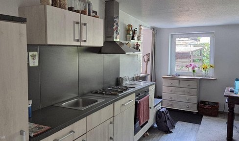 Modernisierte Doppelhaushälfte, 992 m² Garten, Klasse B – ruhig & familienfreundlich