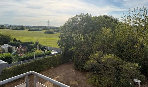 Beautiful 1-bedroom apartment for rent in Groß-Zimmern, featuring a fitted kitchen and including a parking space/cellar.