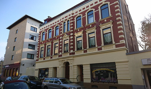 Beautiful 3-room apartment for rent, located in a central area.