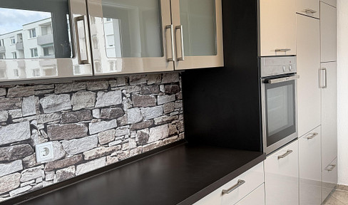 Modernisierte 4,5 Zimmer Wohnung mit Balkon, EBK und TG-Box in begehrter Wohnlage von Sindelfingen