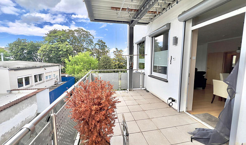 Modern 4-room apartment in the heart of Kassel, with a west-facing balcony.