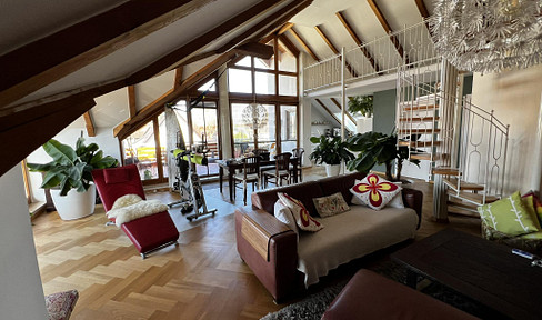 Außergewöhnliche Wohnung mit 187qm Grundfläche, Dachterrasse und Südbalkon