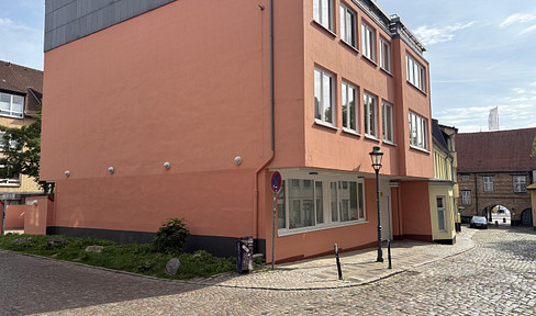 Attractive two-room apartment, brand new after a complete renovation.