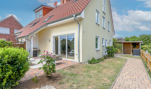***No fees and available immediately: Modern semi-detached house in a fantastic location.***