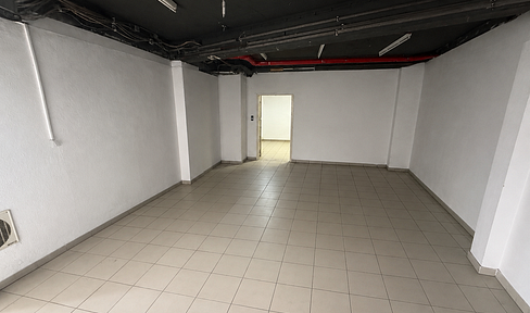 Commercial and studio space, 165m², located at Wolfsschlucht 25. This heated commercial space features a ceiling height of 4 meters.