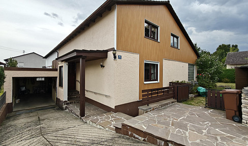 Well-maintained semi-detached house in a central location.