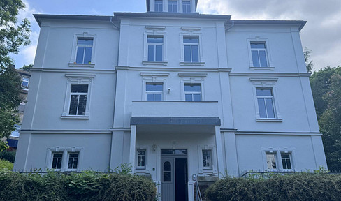 frisch sanierter 5 - Zi DG-Wohntraum mit Fernblick und Gartenanteil in einer Villa