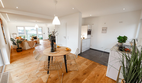 Traumwohnung im 2-MFH mit sonnigem Balkon im 1.OG - (saniert), Energie KL. A