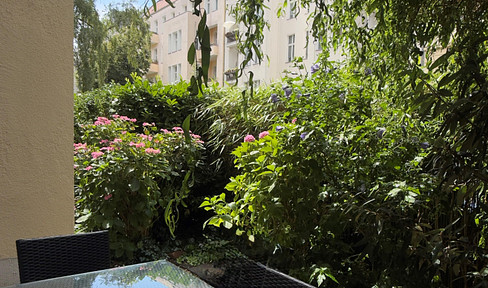 GROßZÜGIGE ALTBAUWOHNUNG MIT PRIVATER TERRASSE UND GARTENZUGANG
