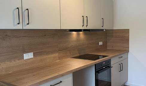 Stylish, renovated 3-room apartment with a covered terrace.