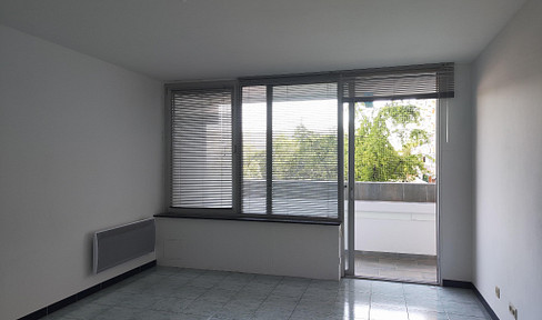 Helle 2-Zimmerwohnung mit großer, wettergeschützter Südwestloggia – München-Bogenhausen/Oberföhring