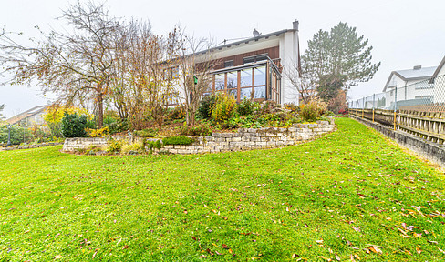 Two-family house, built with solid construction, featuring a large garden in a quiet location.