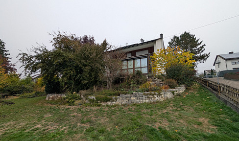 Zweifamilienhaus in Massivbau mit großem Garten in ruhiger Lage