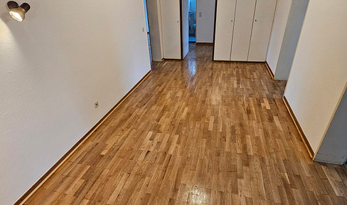 Großzügige ca. 100 m² Wohnung mit Parkett, Tageslichtbad und hellen Räumen