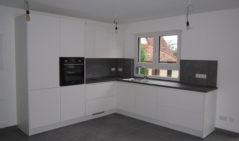 Neubau 2,5-Zimmer-Wohnung 2. OG in Herrenberg mit Küche, Garage, Wallbox, gehobene Ausstattung