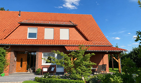 Platz für die ganze Familie auf großem Grundstück