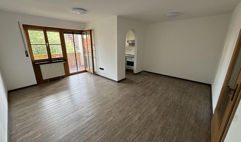 Charmante 2-Zimmer-Wohnung mit Balkon, Stellplatz und Einbauküche – Erstbezug nach Renovierung