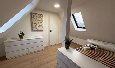 Möbliertes WG-Zimmer (eigene Etage) in 4er-Frauen-WG in Heilbronn-Neckargartach