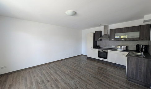 Beautiful 3-room ground floor apartment with a terrace and fitted kitchen – approximately 110 m², in excellent condition.