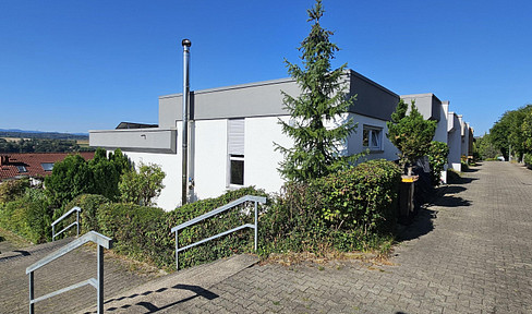 Ready-to-move-in terraced house in a quiet, desirable location with views in Reichenbach an der Fils.