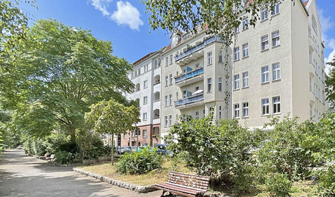 Charming, historic building in a prime Pankow location | First occupancy | Renovated | No commission fees.