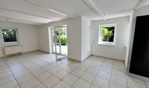 2 ZKB Gartenwohnung. Leben wie in einem Einfamilienhaus Garage Garten Keller alles neu!