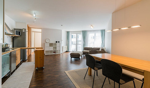Modern and bright apartment in a fantastic location - fully furnished.