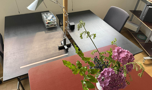 Büro und separate Arbeitsplätze | Büro in Sachsenhausen direkt am Main | Terrasse & Garten